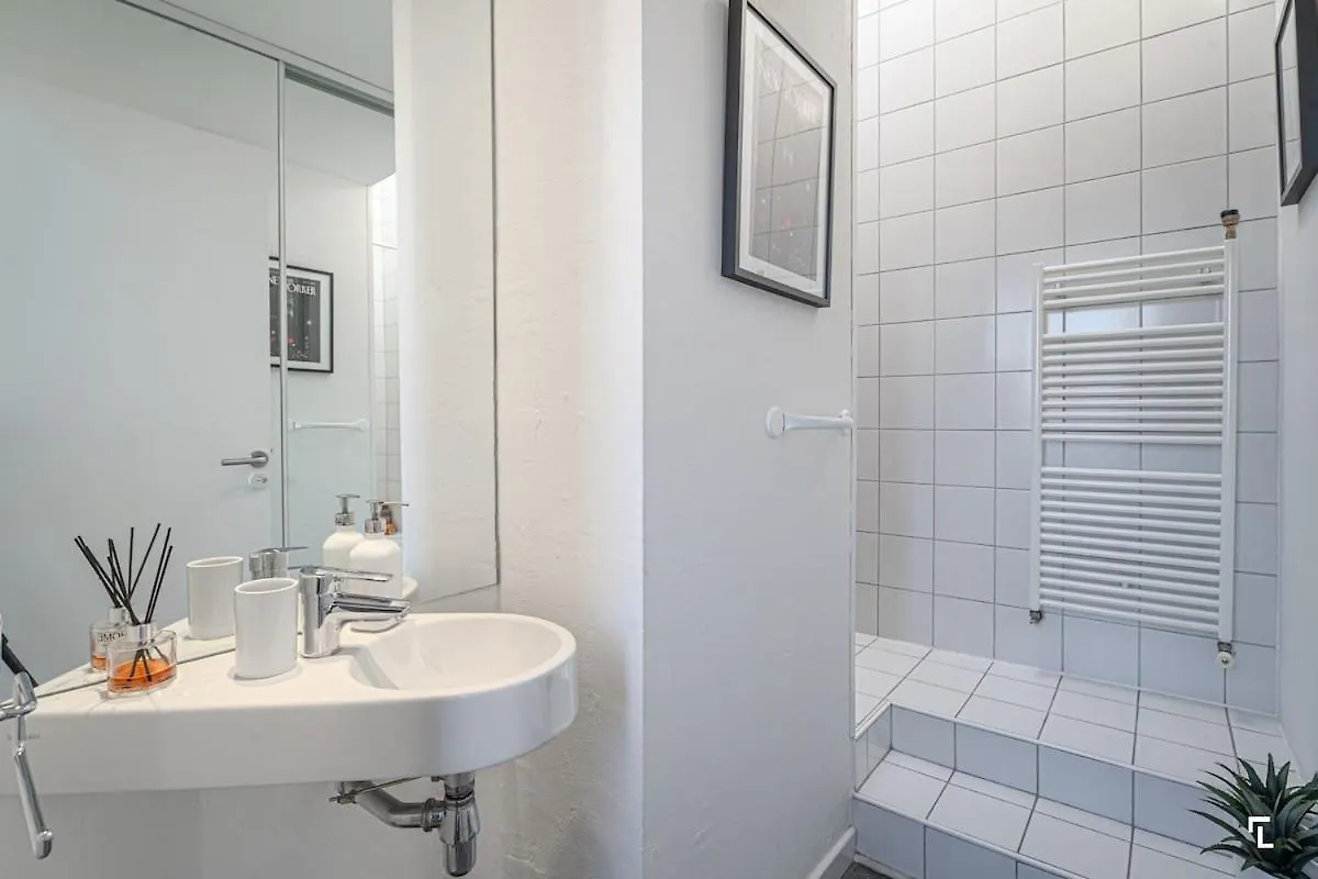 Loft Stern, Carre D'Or Marseille, 10 Pers, 3 Chambres, 260 M2, Dernier Etage 0*, Marseille
